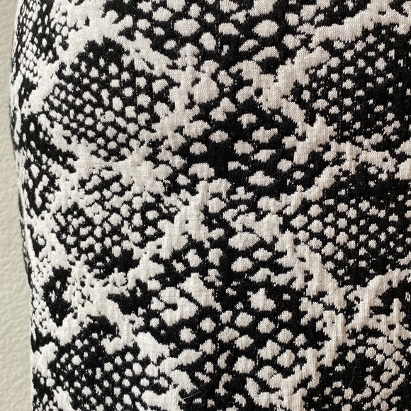 H&M Printed Pencil Skirt - Picture 2 of 5